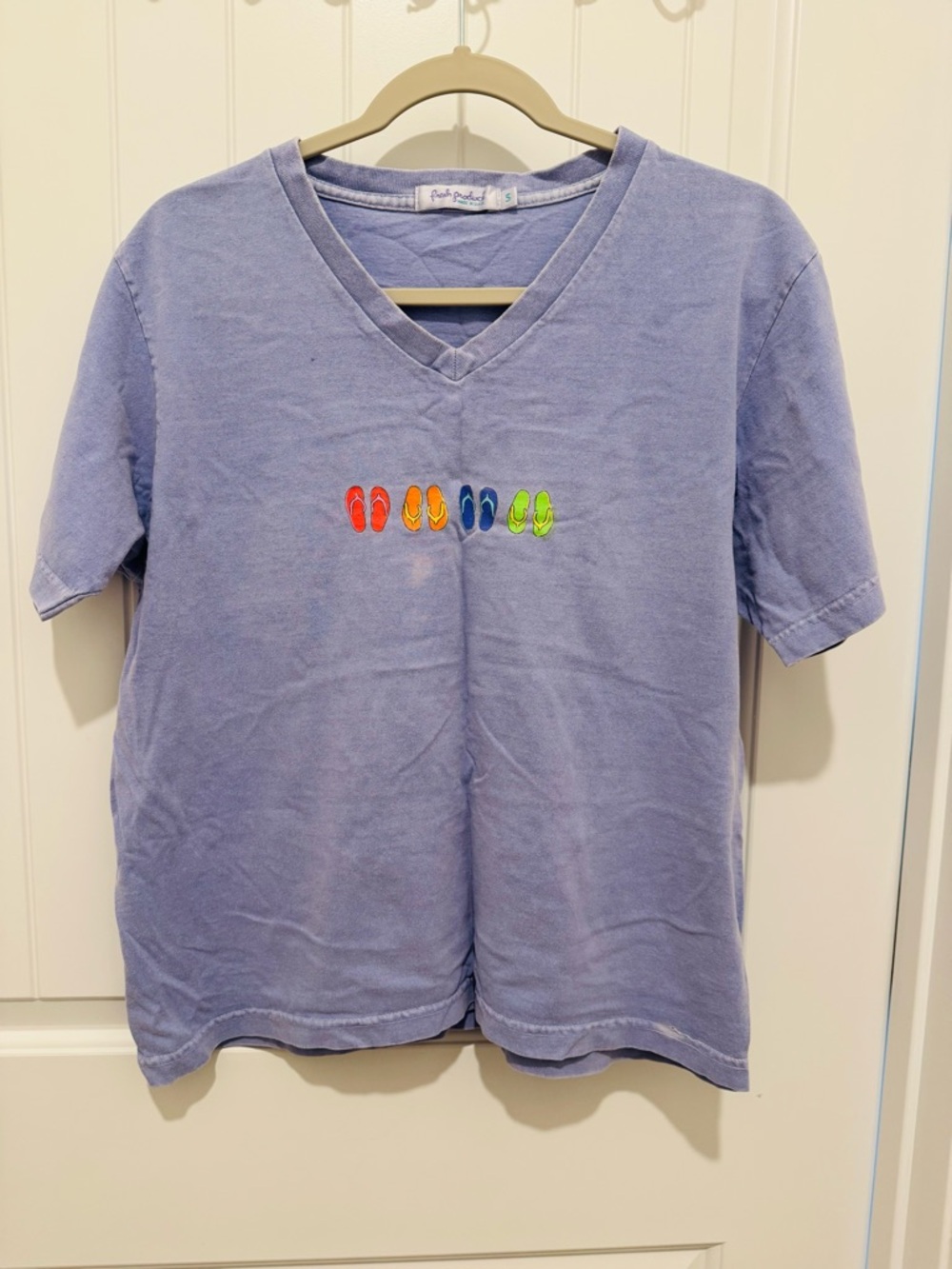 fresh produce Lavender V-Neck Tee with Colorful Flip-Flop Motif